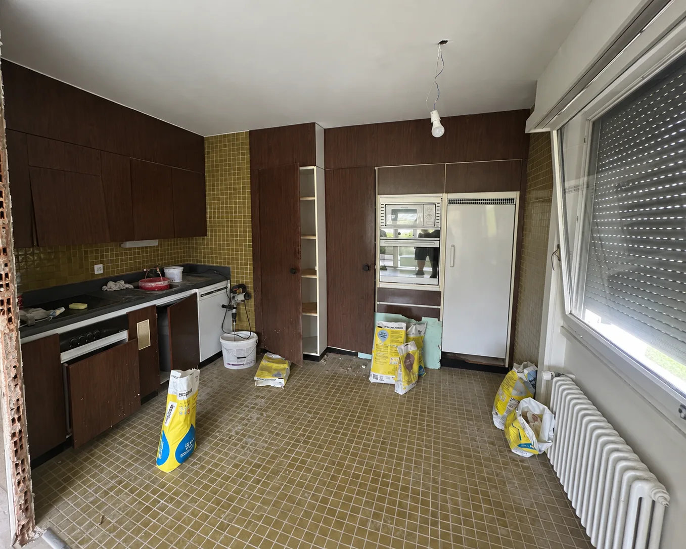 Avant : cuisine d’origine en chantier